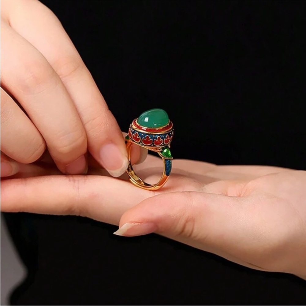 Vintage Green Ethnic Vibrant Gold Ring - Picture 4 of 6